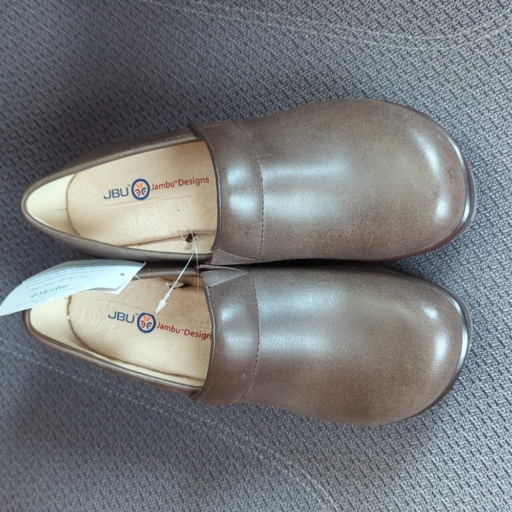New JAMBU JBU Cordoba Brown Leather Microban Clog with Tags no Box